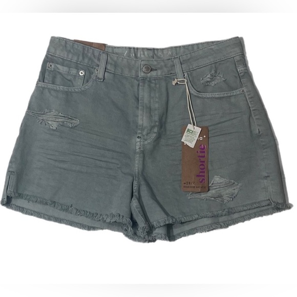NWT Vanilla Star High Rise Shortie Distressed Fray Hem Shorts Size Junior 7 - Picture 1 of 6